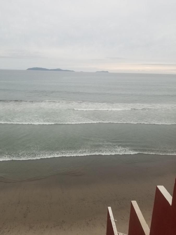 Ocean Front Apartment. San Antonio del Mar Ngoại thất bức ảnh