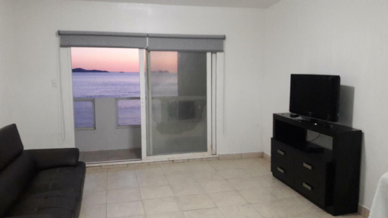 Ocean Front Apartment. San Antonio del Mar Ngoại thất bức ảnh